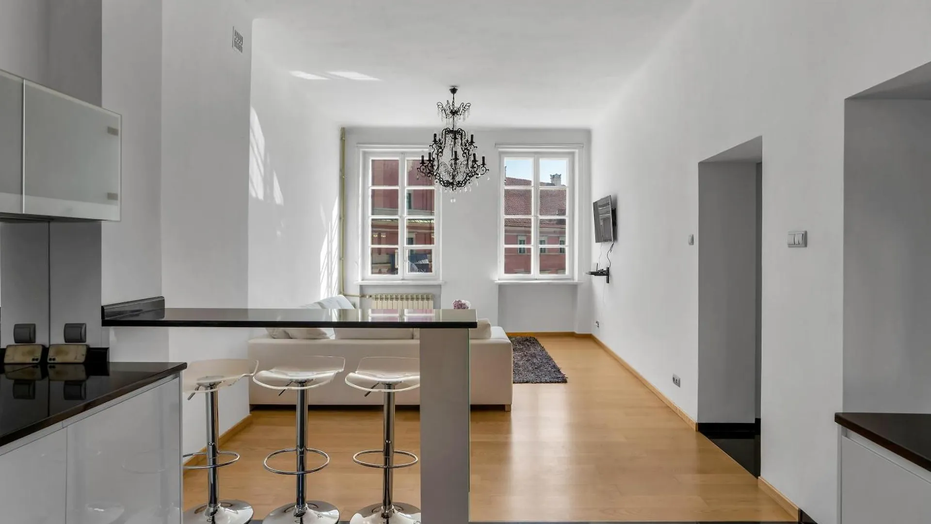 Warsaw Castle Apartments - Prime Location, Historic City Center, Castle View, Fast Internet - By Rentujemy 0*,  Poland
