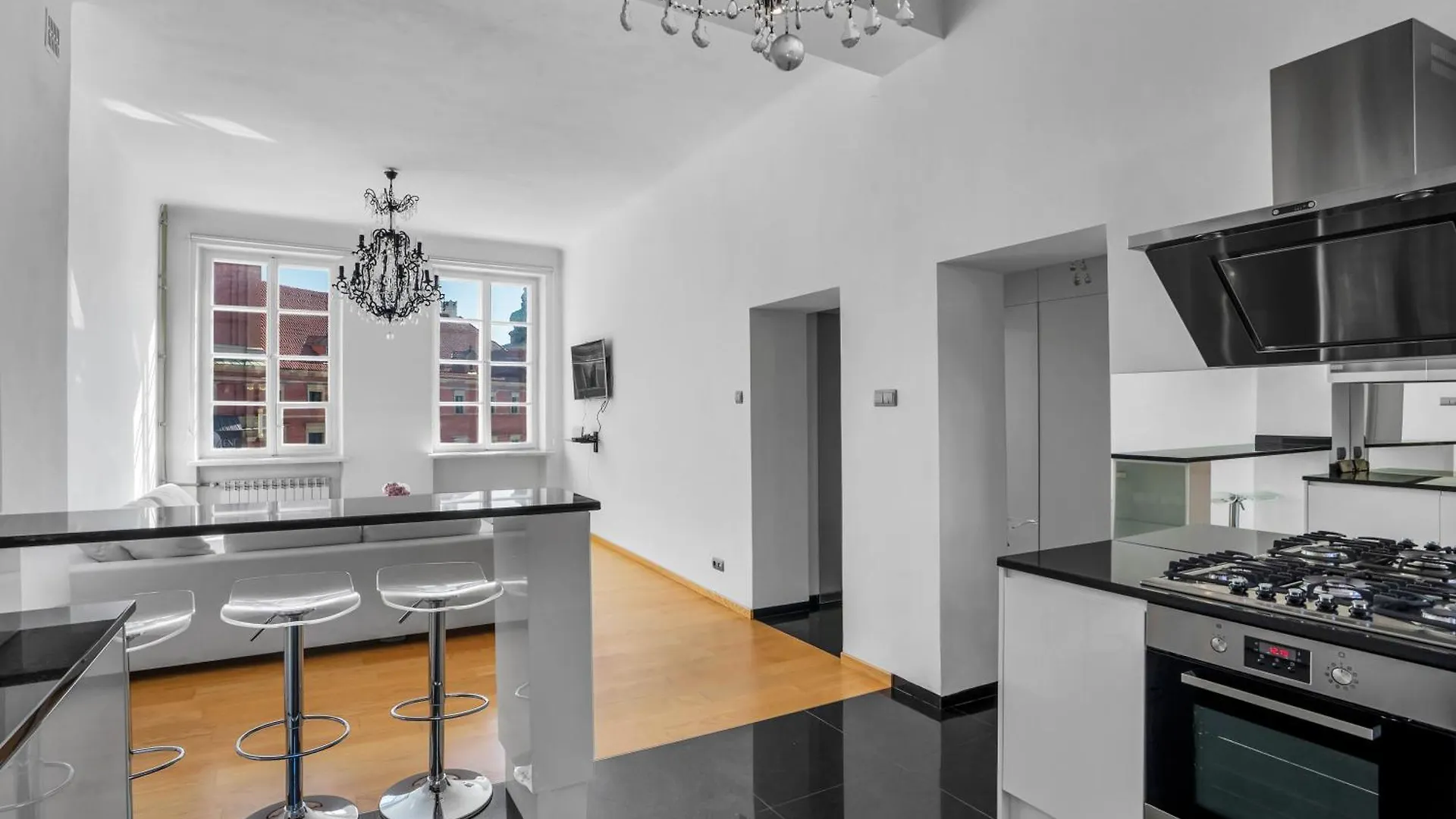 Warsaw Castle Apartments - Prime Location, Historic City Center, Castle View, Fast Internet - By Rentujemy 0*,  Poland