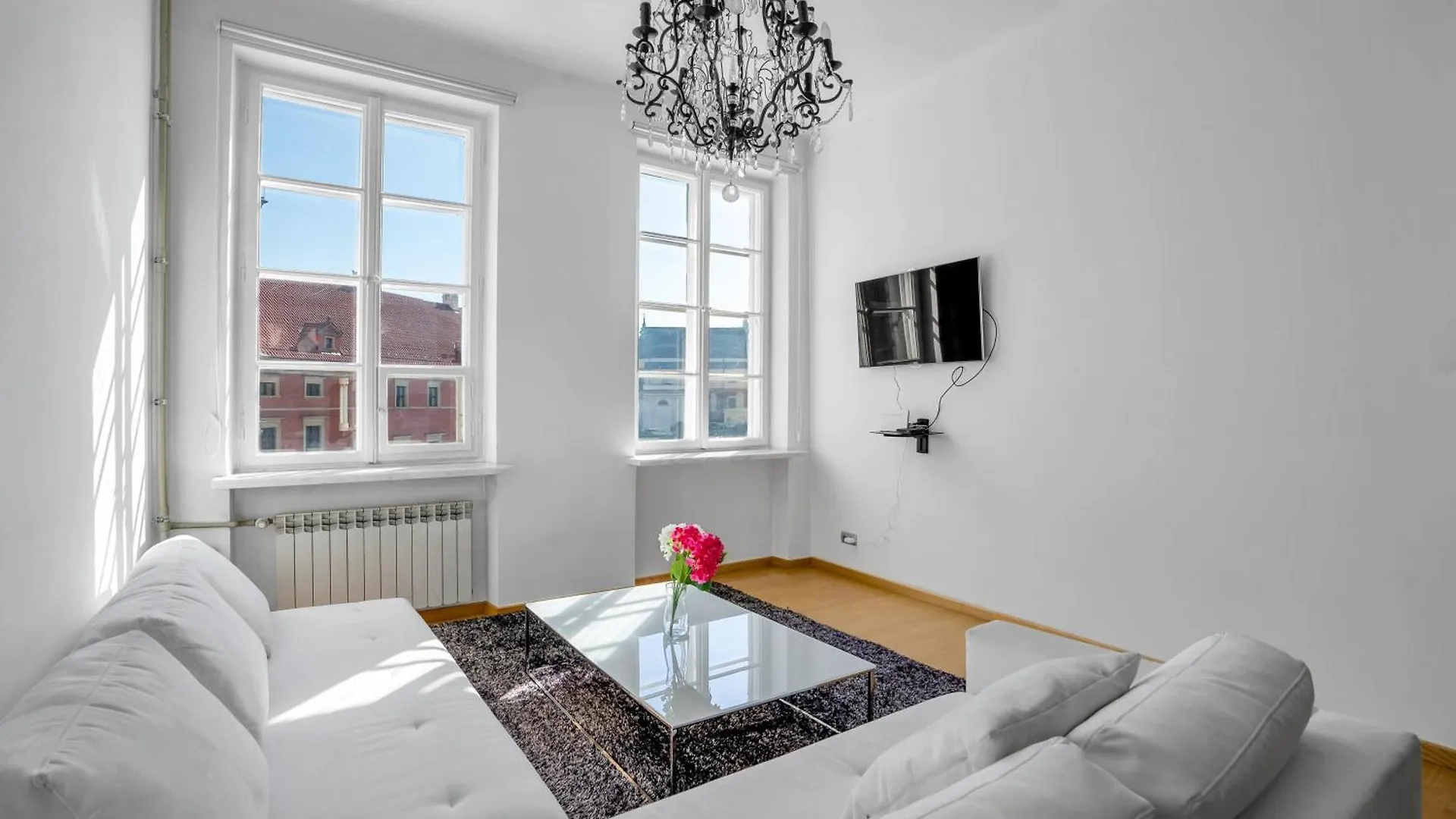 Warsaw Castle Apartments - Prime Location, Historic City Center, Castle View, Fast Internet - By Rentujemy