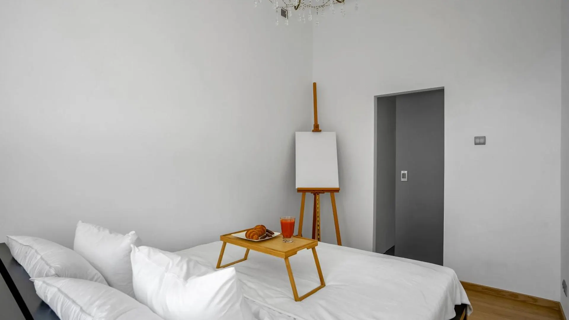 Warsaw Castle Apartments - Prime Location, Historic City Center, Castle View, Fast Internet - By Rentujemy