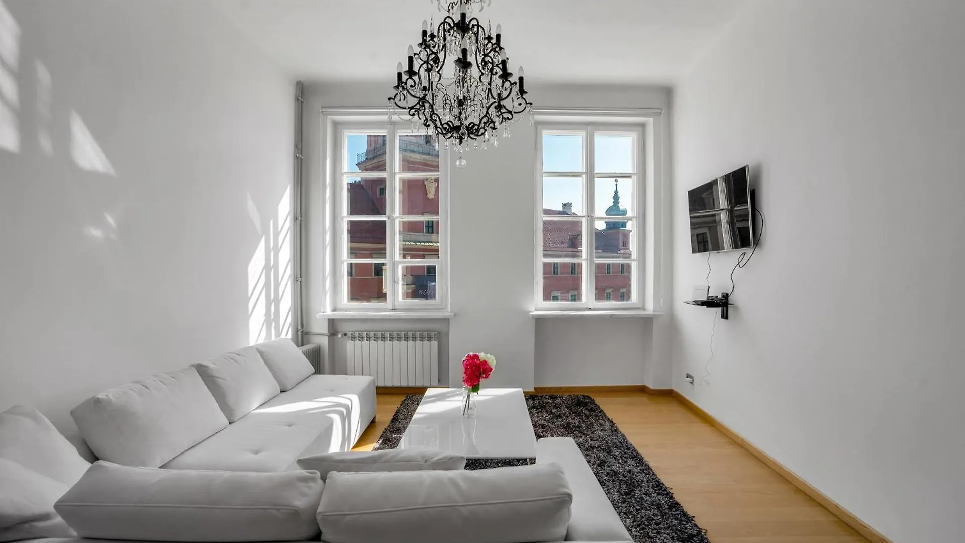 Warsaw Castle Apartments - Prime Location, Historic City Center, Castle View, Fast Internet - By Rentujemy