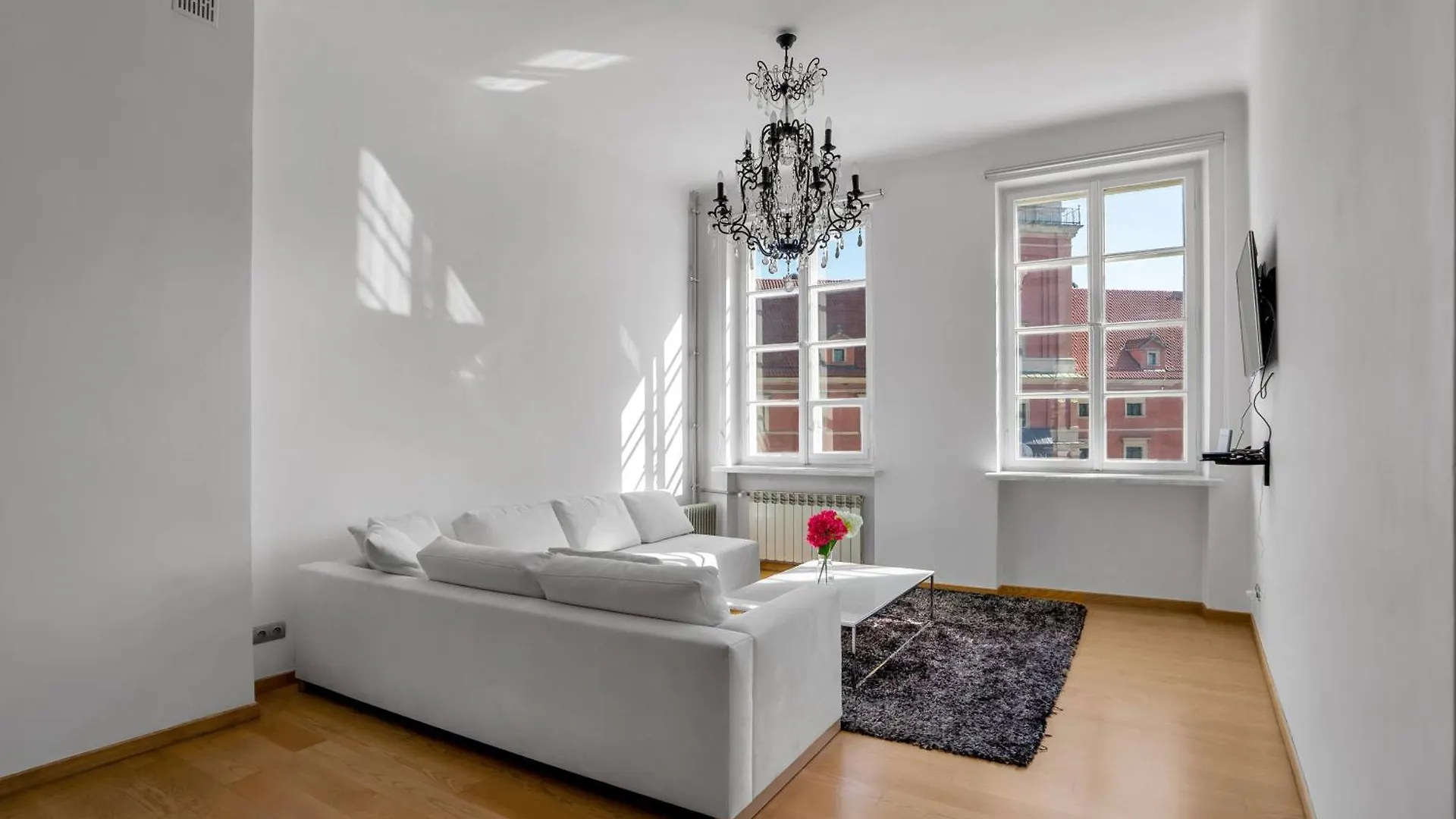 Warsaw Castle Apartments - Prime Location, Historic City Center, Castle View, Fast Internet - By Rentujemy