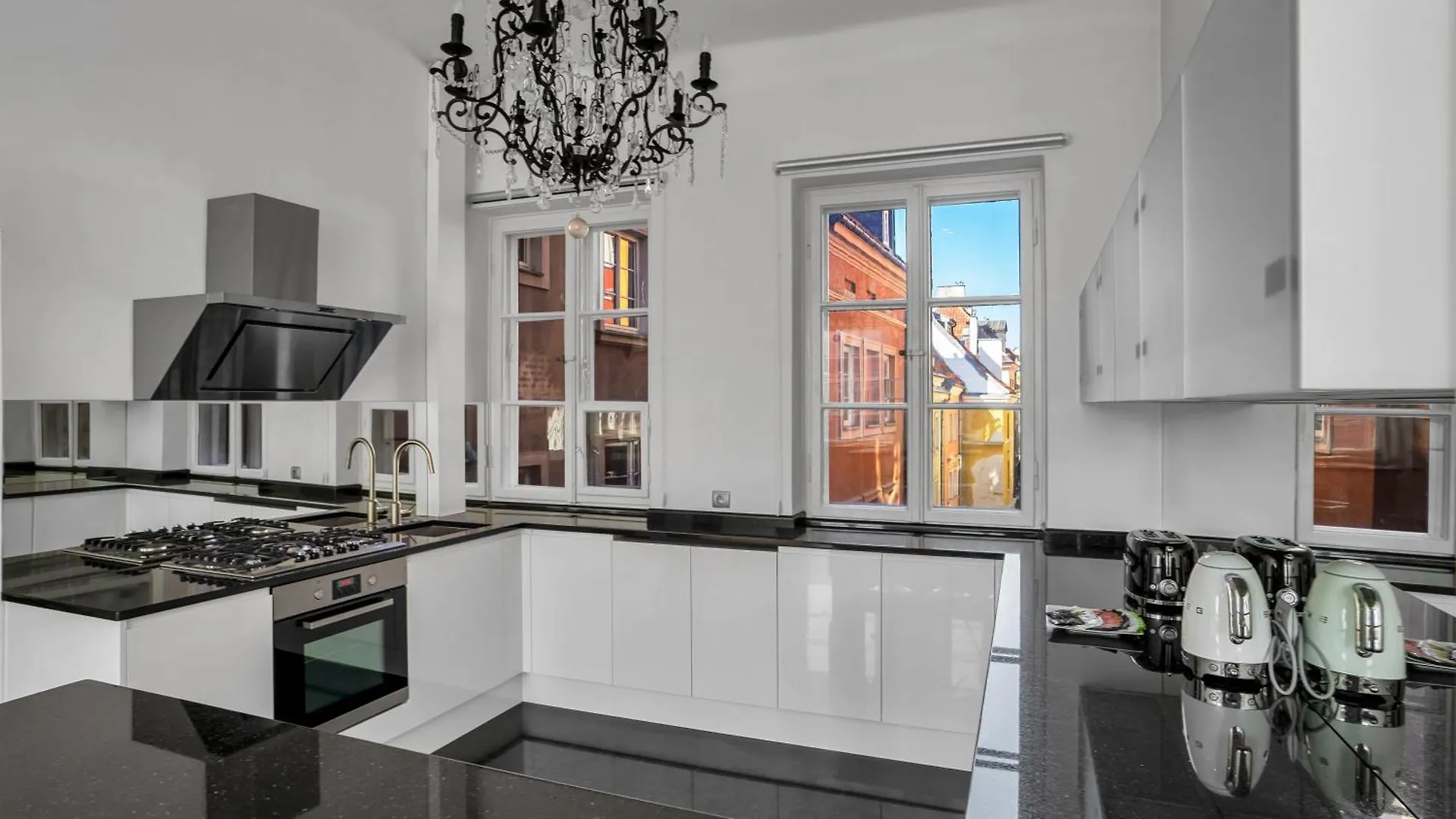 Warsaw Castle Apartments - Prime Location, Historic City Center, Castle View, Fast Internet - By Rentujemy