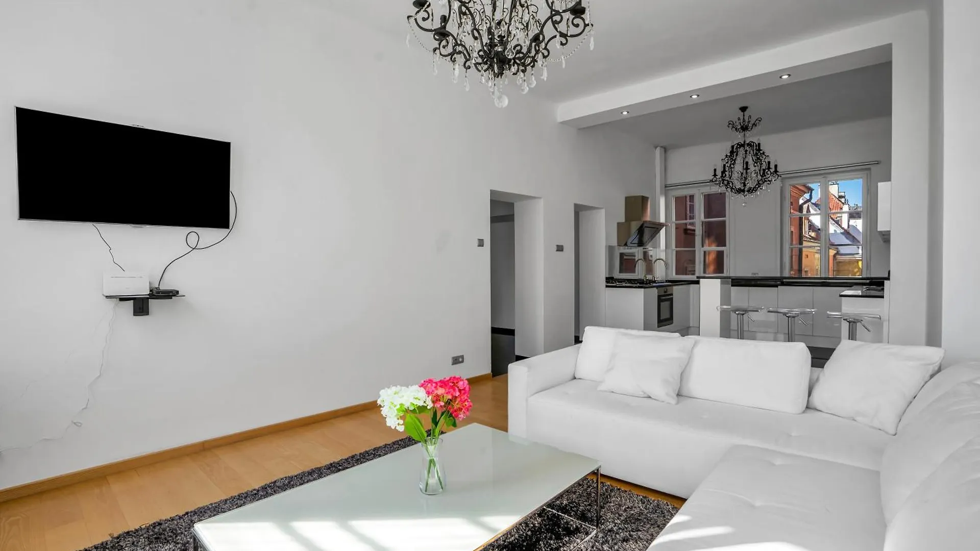 Warsaw Castle Apartments - Prime Location, Historic City Center, Castle View, Fast Internet - By Rentujemy Polónia